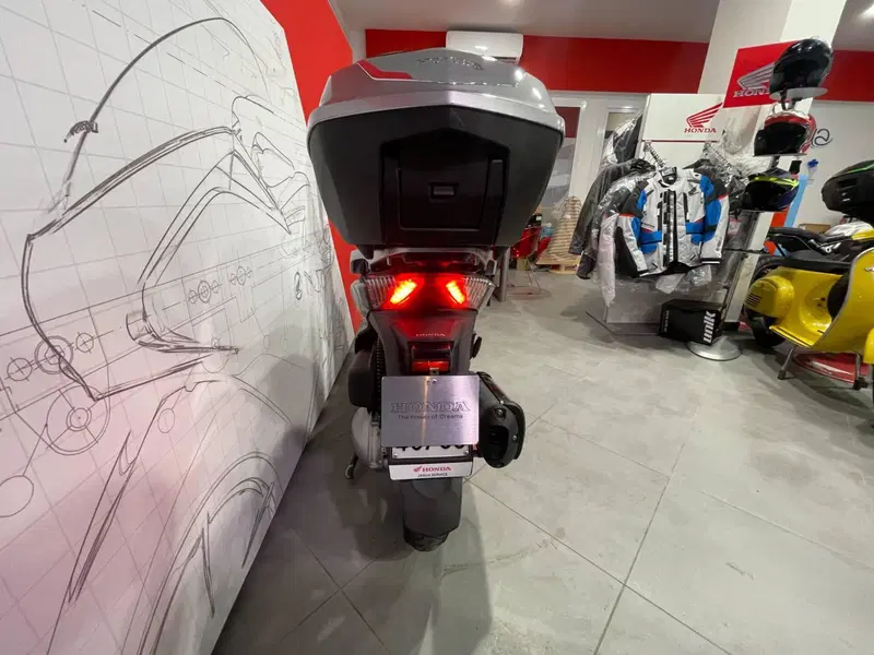 Honda SH 300 i ABS (2016 - 20) (8)