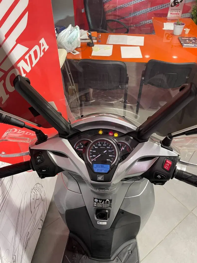 Honda SH 300 i ABS (2016 - 20) (14)
