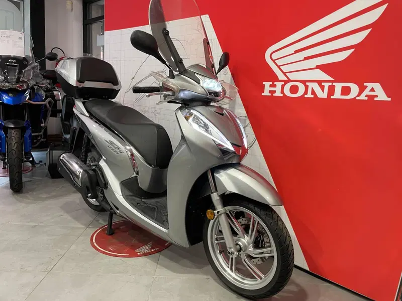 Honda SH 300 i ABS (2016 - 20) (6)