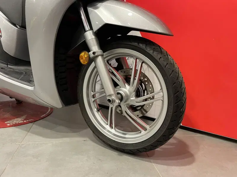 Honda SH 300 i ABS (2016 - 20) (12)