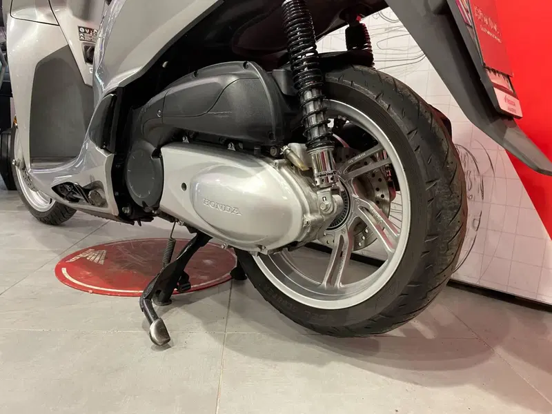 Honda SH 300 i ABS (2016 - 20) (10)