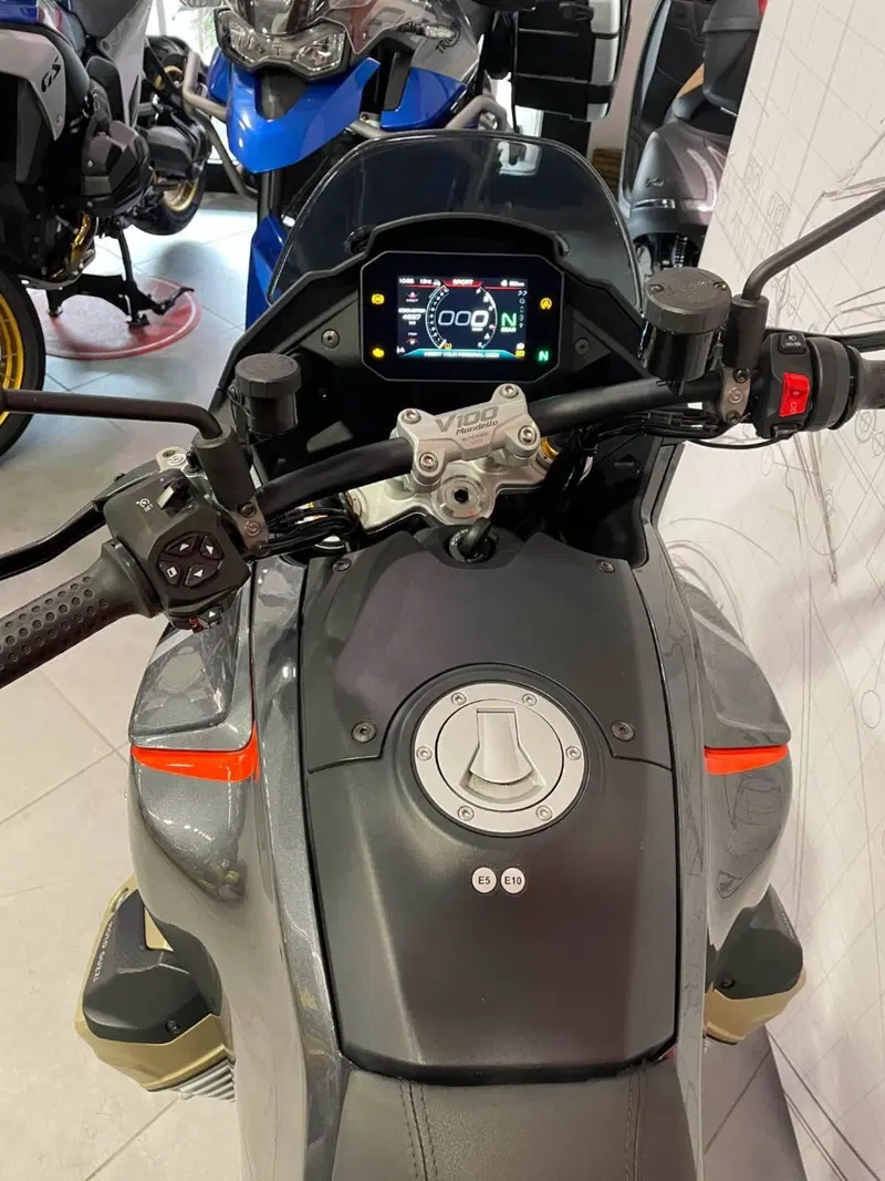 Moto Guzzi V100 Mandello S (2025 - 26) (5)
