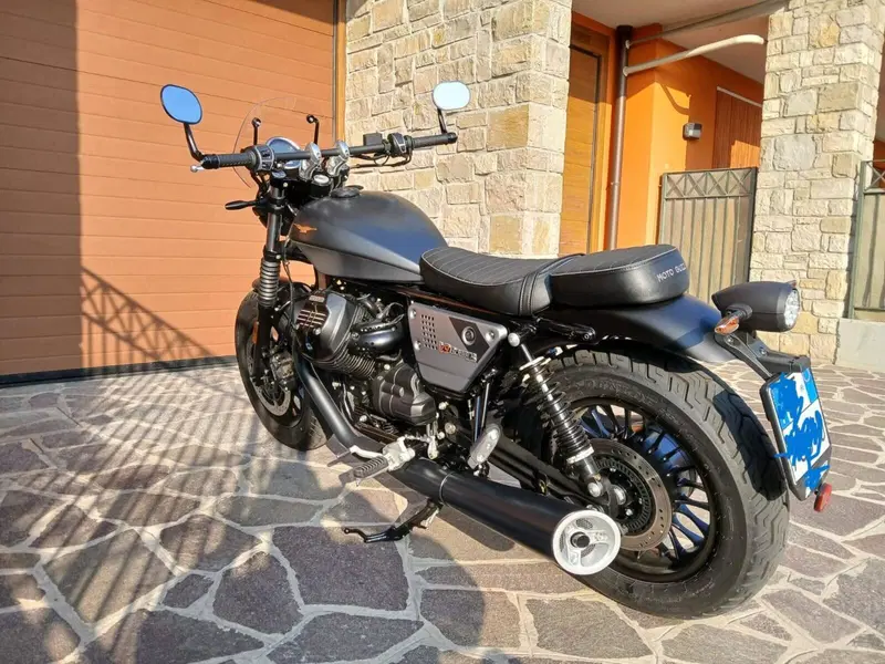 Moto Guzzi V9 Bobber Special Edition (2023 - 25) (3)