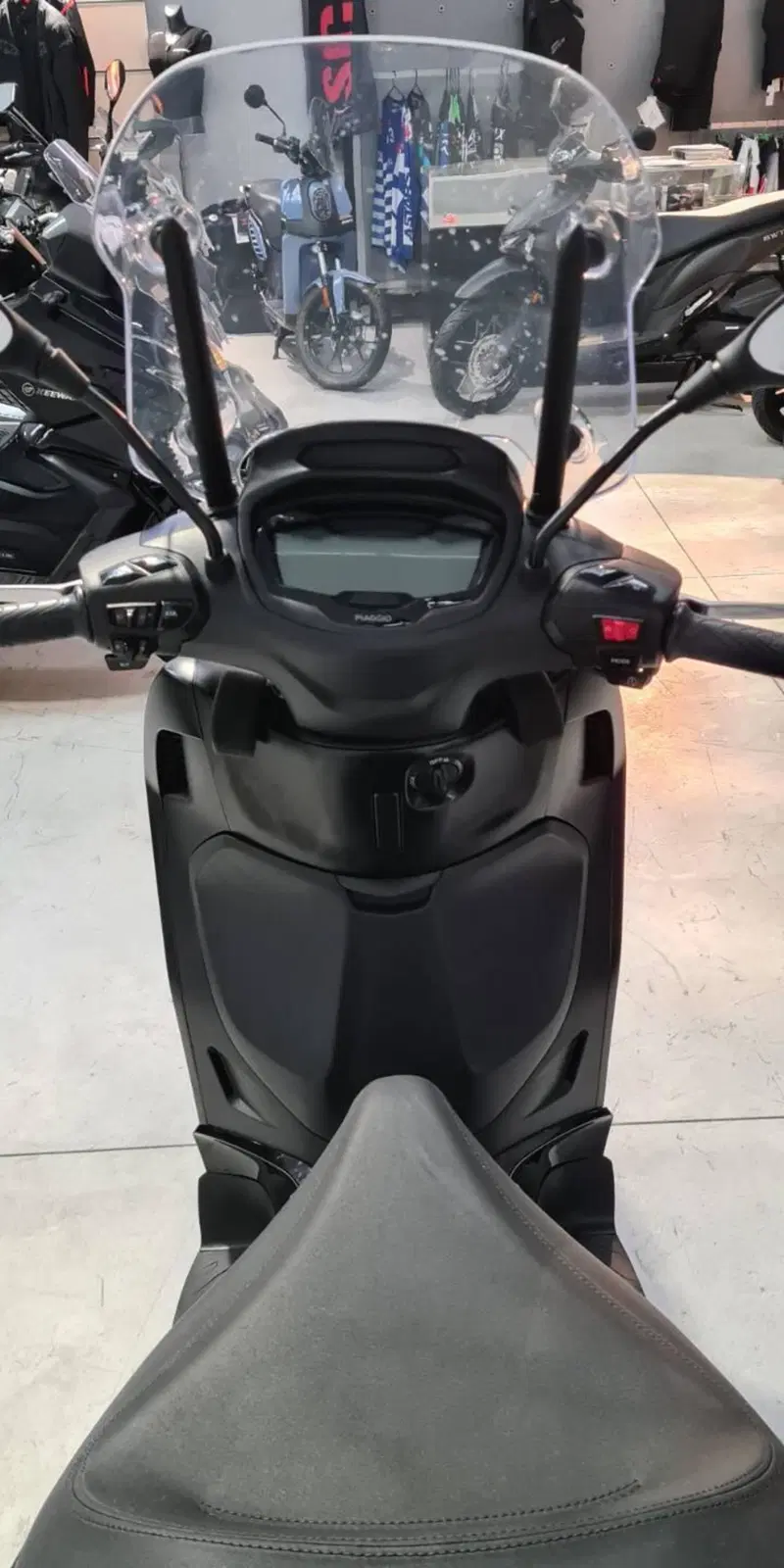 Piaggio Beverly 400 (2025 - 26) (4)