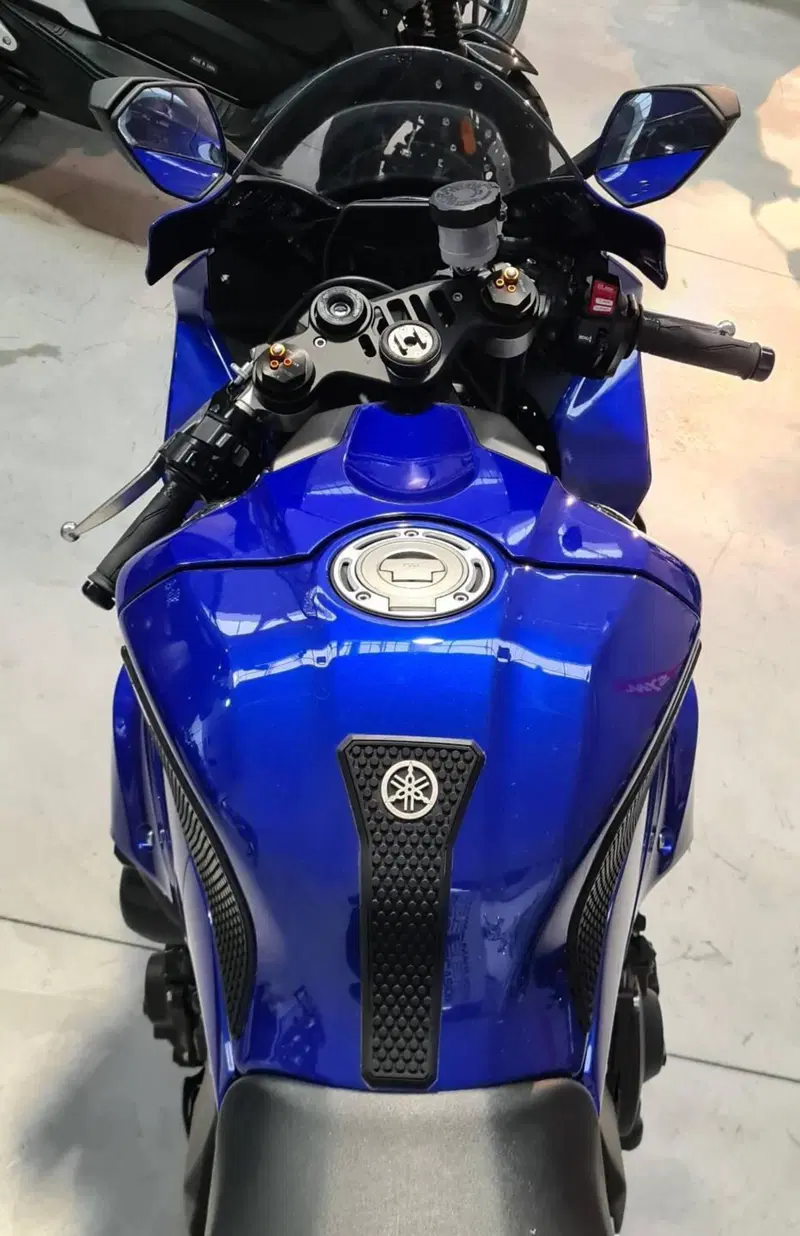 Yamaha YZF R1 (2020 - 25) (4)