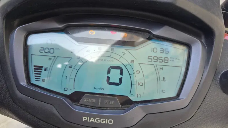 Piaggio Beverly 300 S ABS-ASR (2021 - 25) (9)