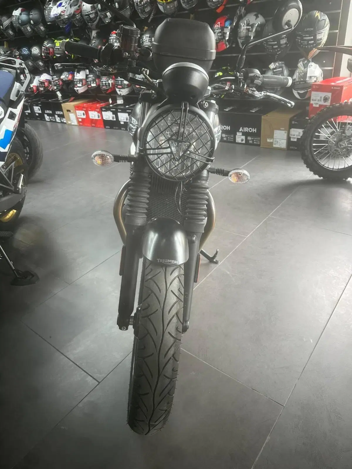 Triumph Street Twin 900 (2017 - 18) (4)