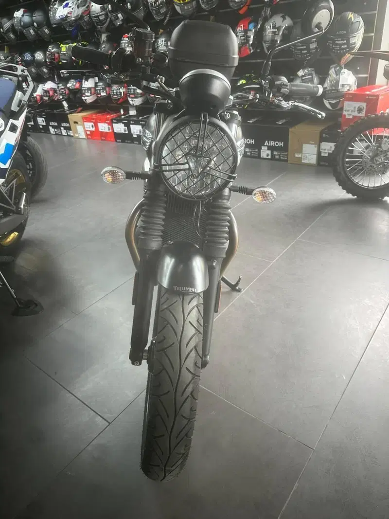Triumph Street Twin 900 (2017 - 18) (4)
