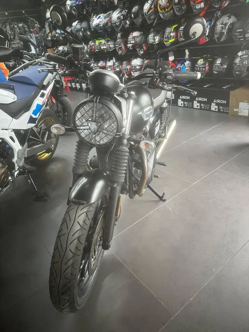 Triumph Street Twin 900 (2017 - 18) (5)