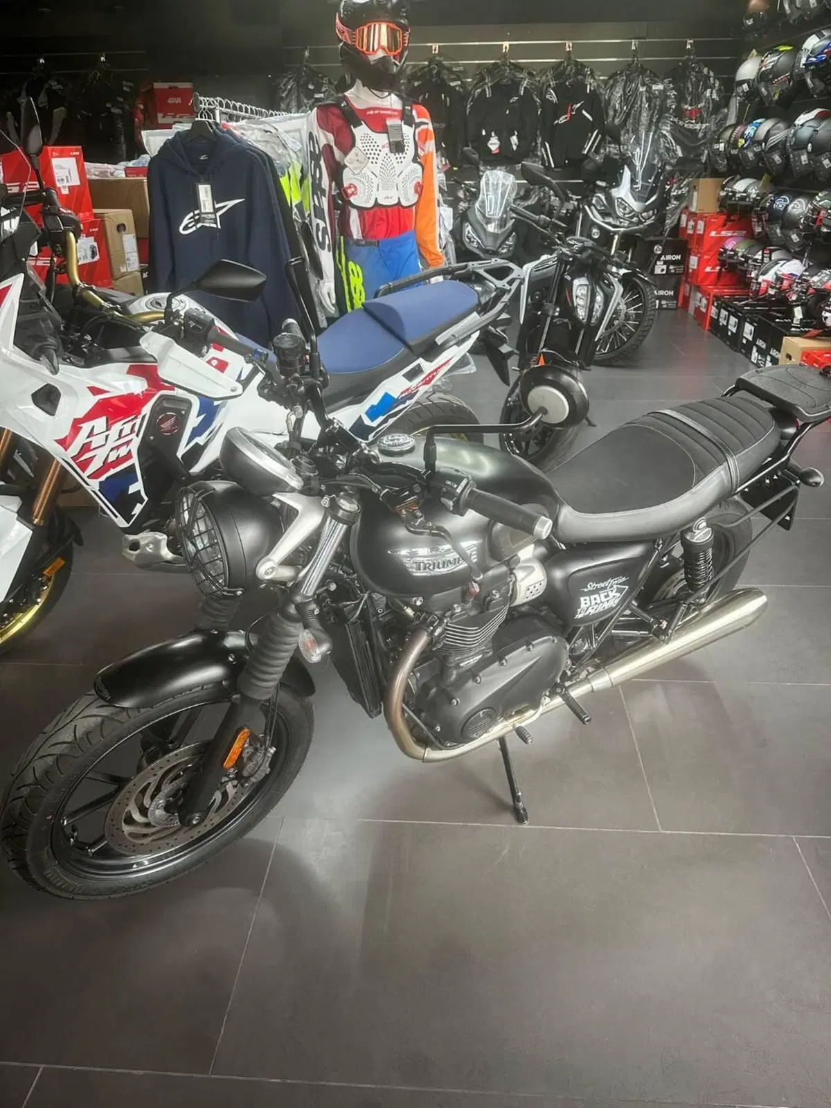 Triumph Street Twin 900 (2017 - 18) (6)