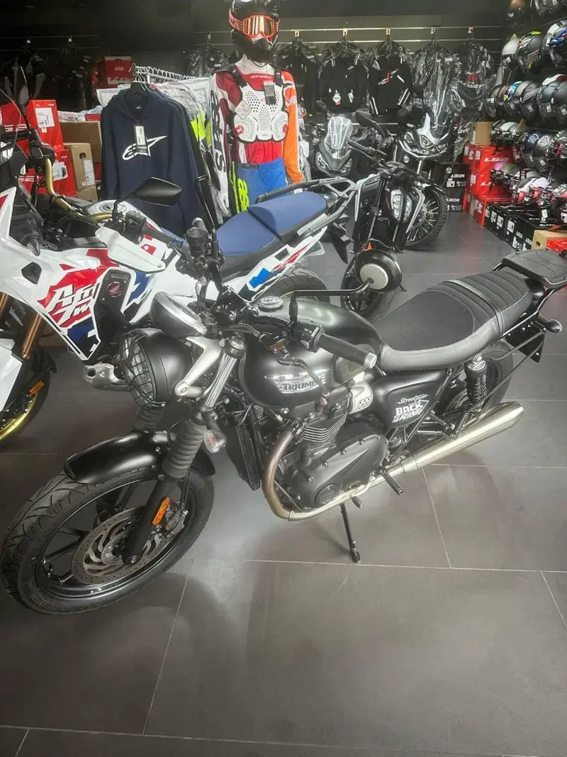 Triumph Street Twin 900 (2017 - 18) (6)