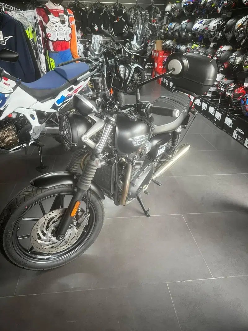 Triumph Street Twin 900 (2017 - 18) (7)