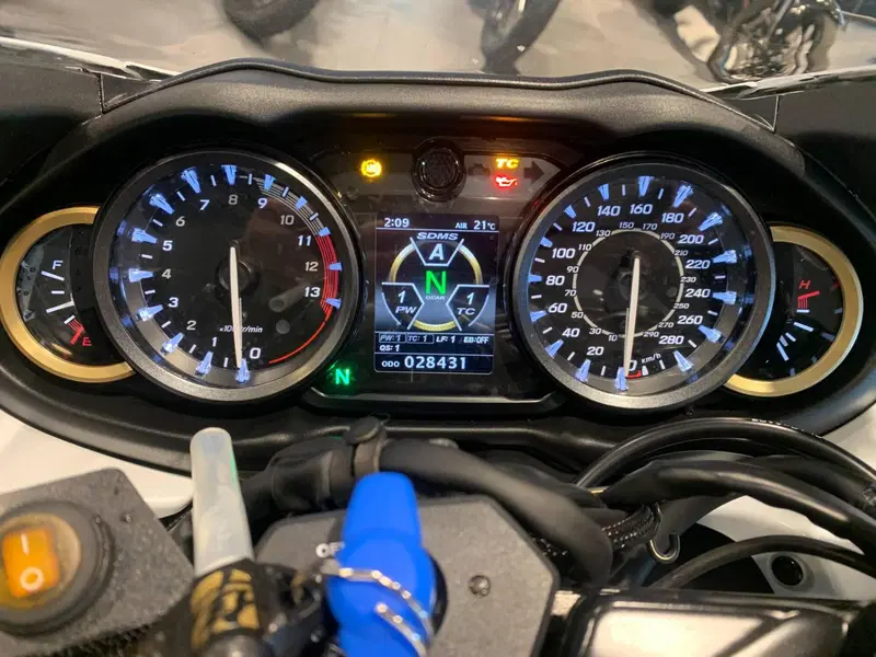 Suzuki GSX 1300 R Hayabusa (2021 - 24) (7)