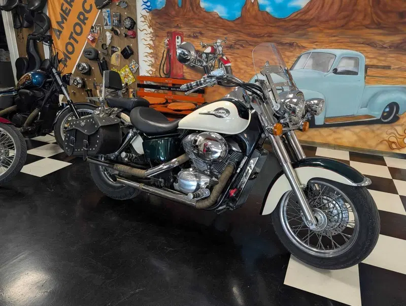 Honda VT 750 C Shadow Monotone (1997 - 01) (2)