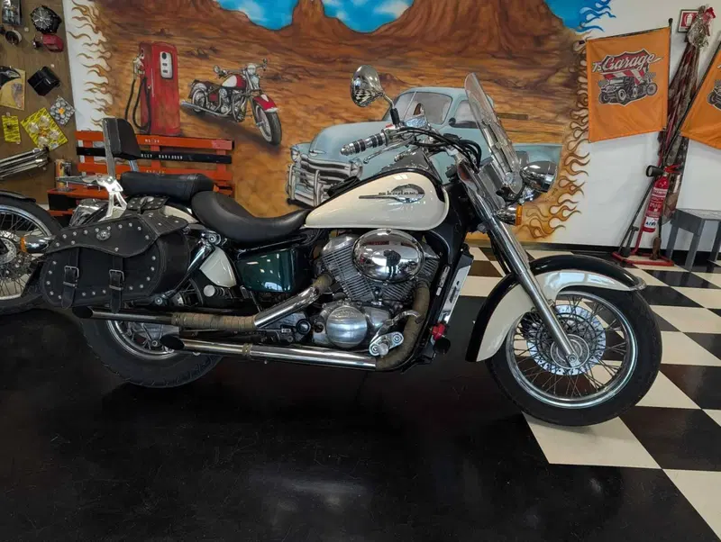 Honda VT 750 C Shadow Monotone (1997 - 01) (4)