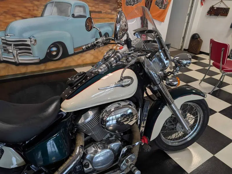 Honda VT 750 C Shadow Monotone (1997 - 01) (5)