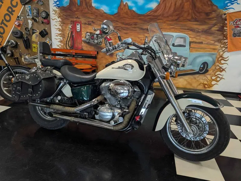 Honda VT 750 C Shadow Monotone (1997 - 01) (13)