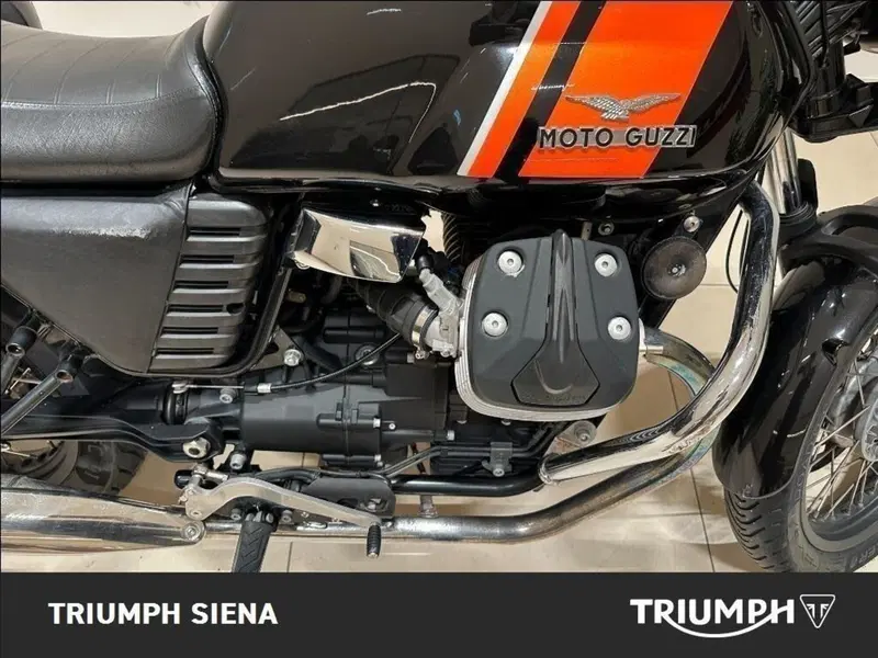 Moto Guzzi V7 II Special (2015 - 17) (7)