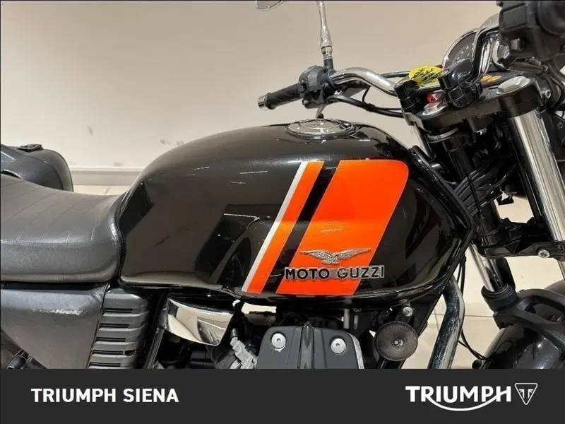 Moto Guzzi V7 II Special (2015 - 17) (5)