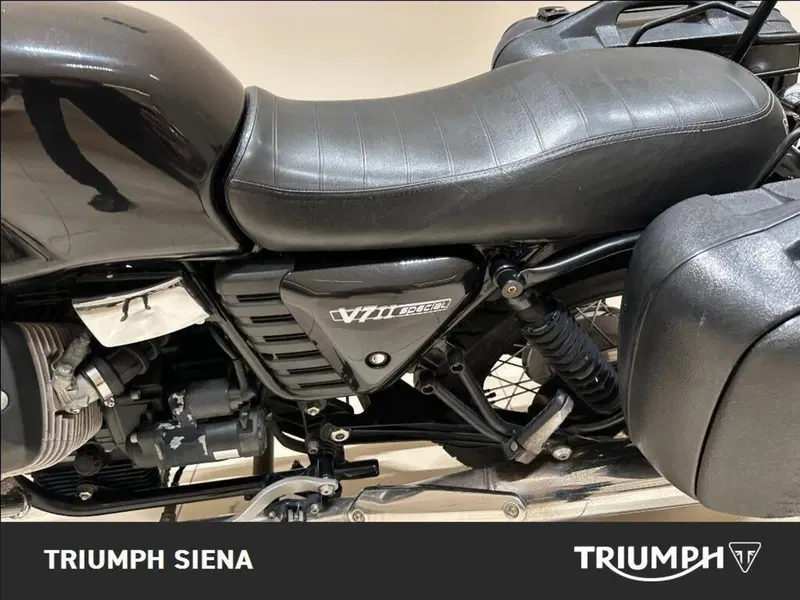 Moto Guzzi V7 II Special (2015 - 17) (14)