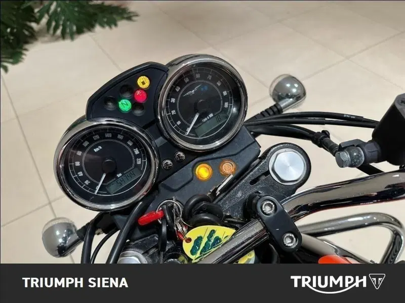 Moto Guzzi V7 II Special (2015 - 17) (8)