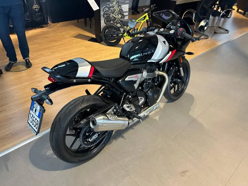 Triumph Thruxton 400 (2026) (2)