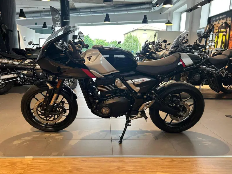 Triumph Thruxton 400 (2026) (3)