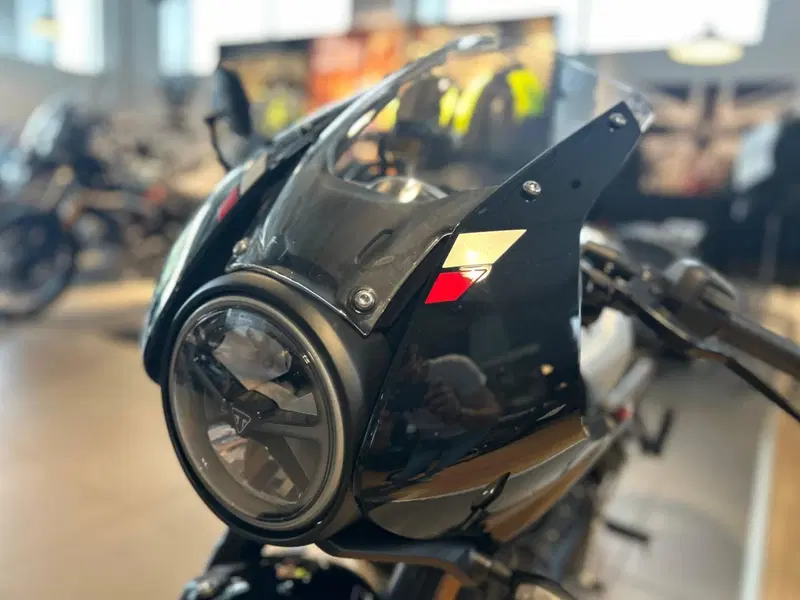 Triumph Thruxton 400 (2026) (5)