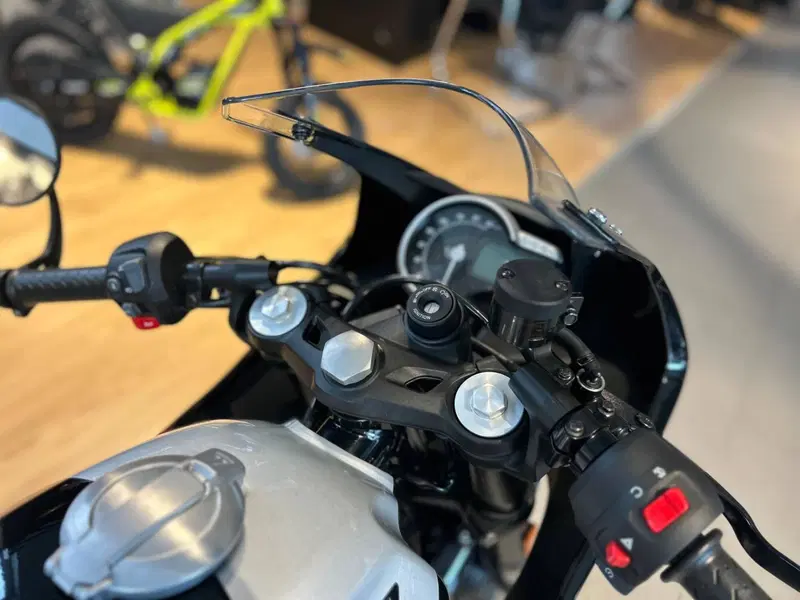 Triumph Thruxton 400 (2026) (7)
