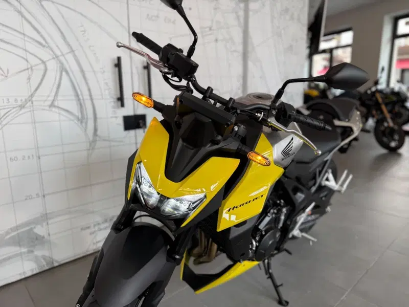 Honda CB 750 Hornet (2025) (13)