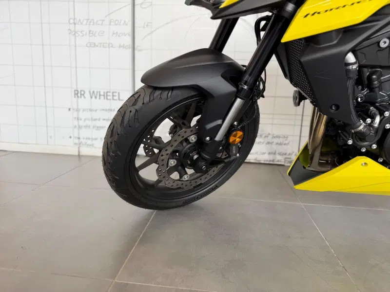 Honda CB 750 Hornet (2025) (12)