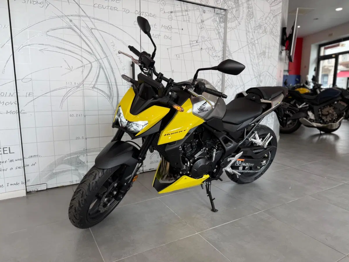 Honda CB 750 Hornet (2025) (5)