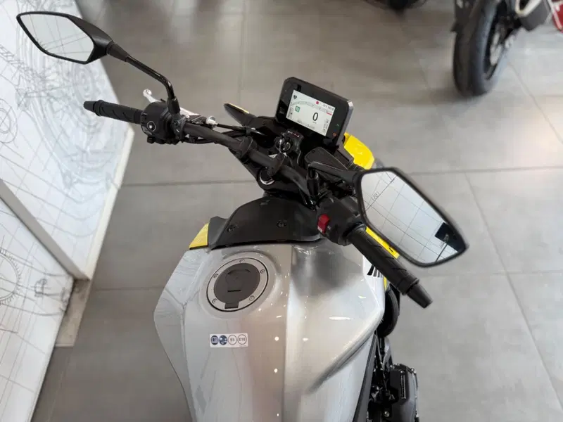 Honda CB 750 Hornet (2025) (7)