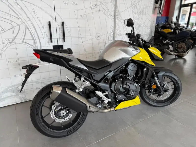 Honda CB 750 Hornet (2025) (3)