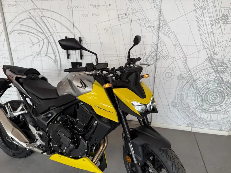 Honda CB 750 Hornet (2025) (9)
