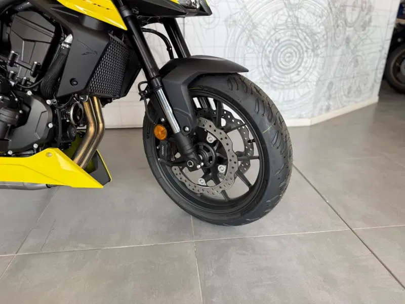 Honda CB 750 Hornet (2025) (8)