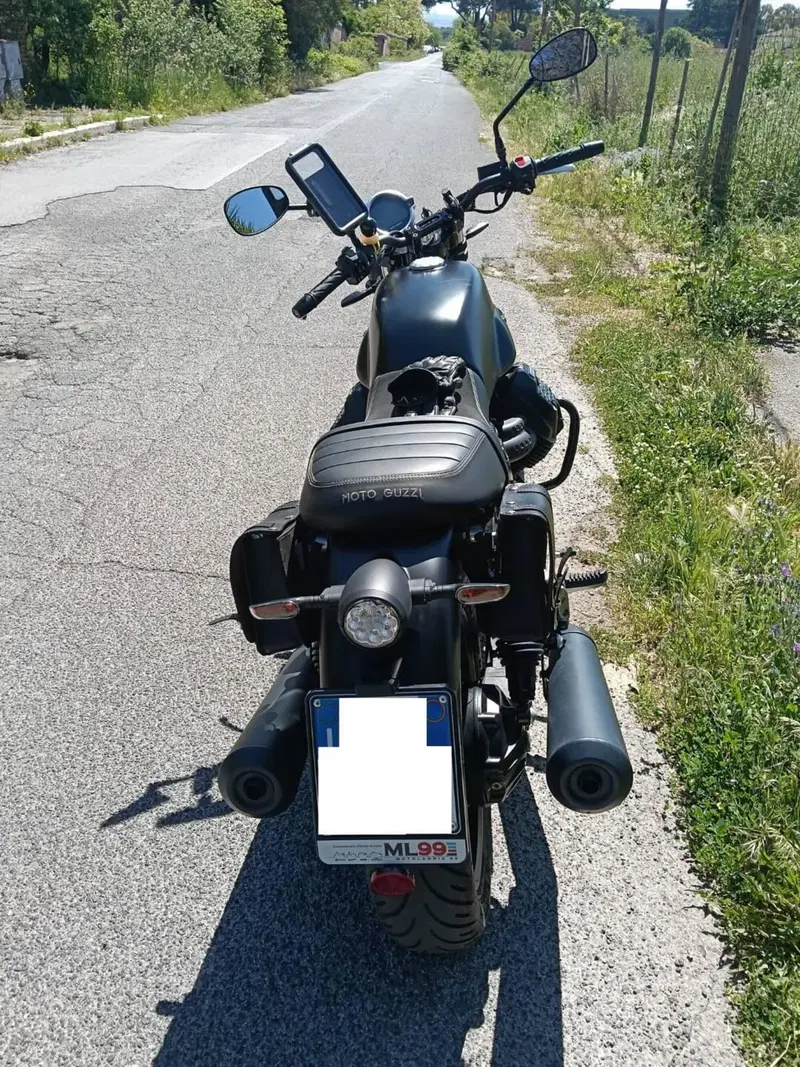 Moto Guzzi V7 Stone (2021 - 24) (6)