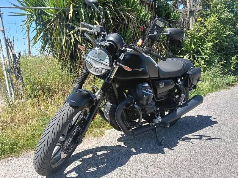 Moto Guzzi V7 Stone (2021 - 24)