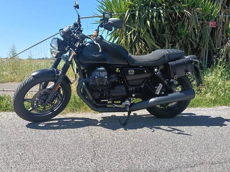 Moto Guzzi V7 Stone (2021 - 24) (5)