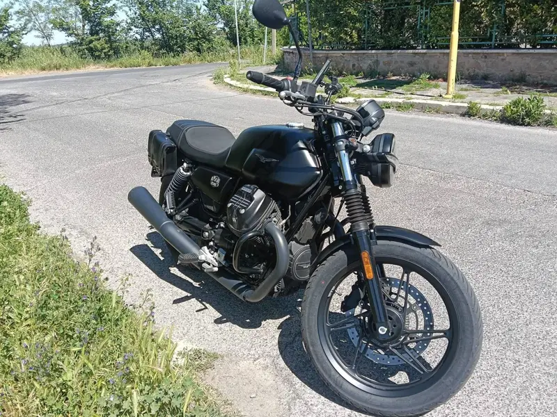 Moto Guzzi V7 Stone (2021 - 24) (4)