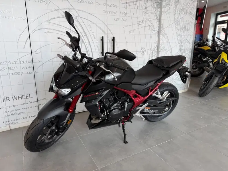 Honda CB 750 Hornet (2025) (5)