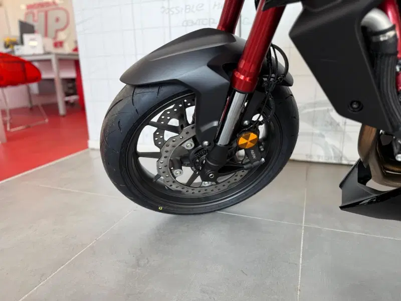 Honda CB 750 Hornet (2025) (13)