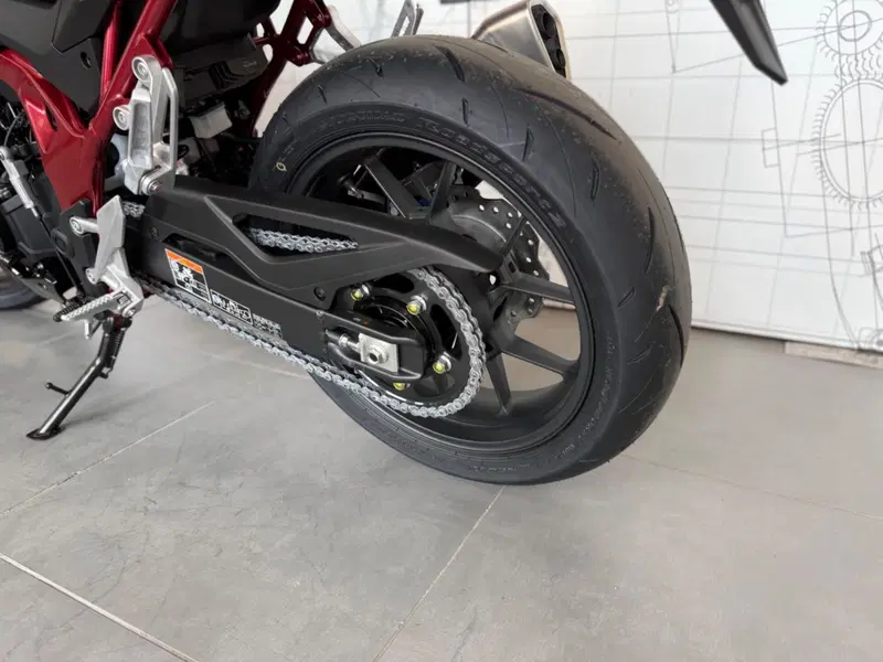 Honda CB 750 Hornet (2025) (16)