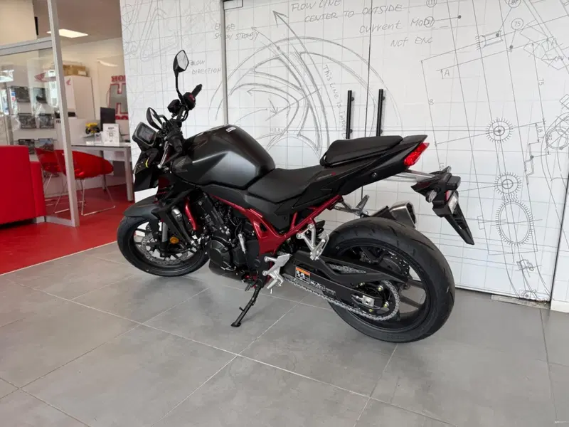 Honda CB 750 Hornet (2025) (6)
