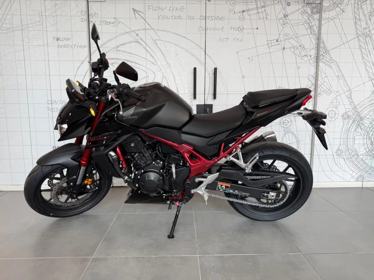Honda CB 750 Hornet (2025) (4)