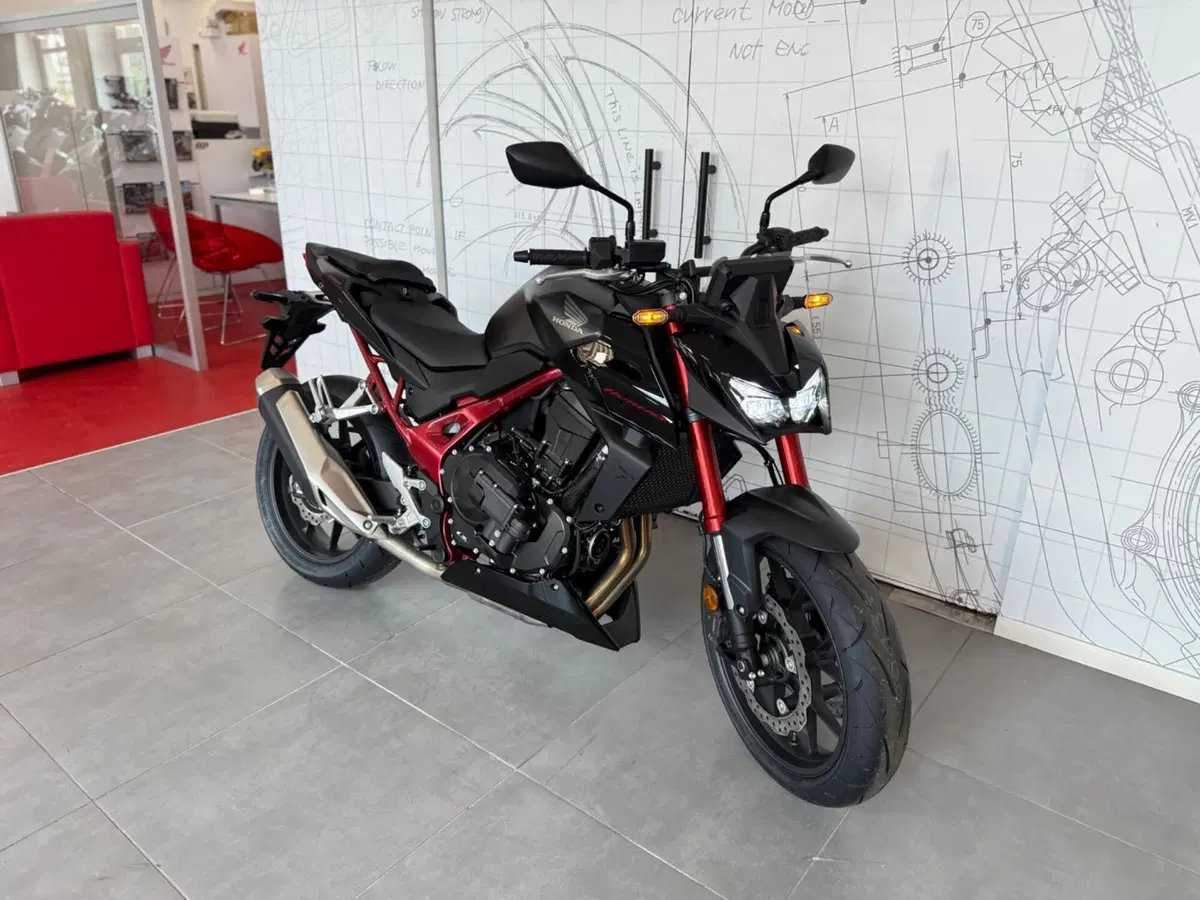 Honda CB 750 Hornet (2025) (2)