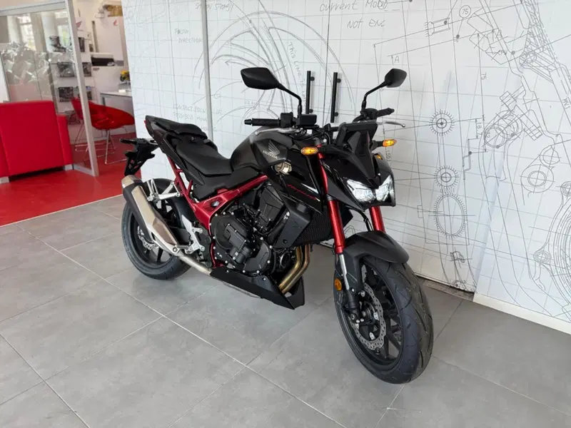 Honda CB 750 Hornet (2025) (2)