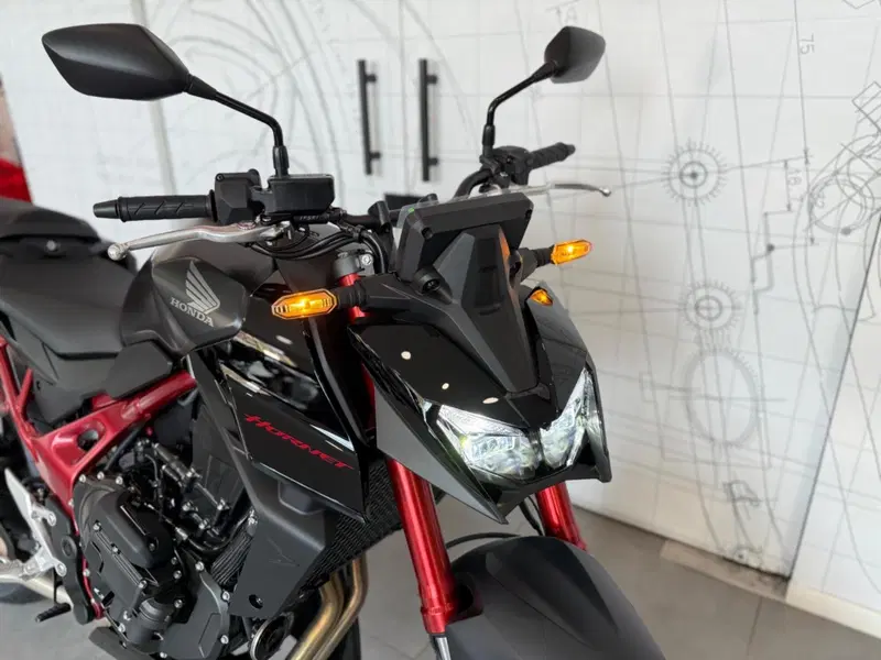 Honda CB 750 Hornet (2025) (10)