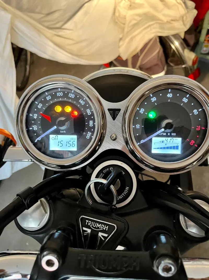 Triumph Bonneville T100 (2021 - 25) (5)