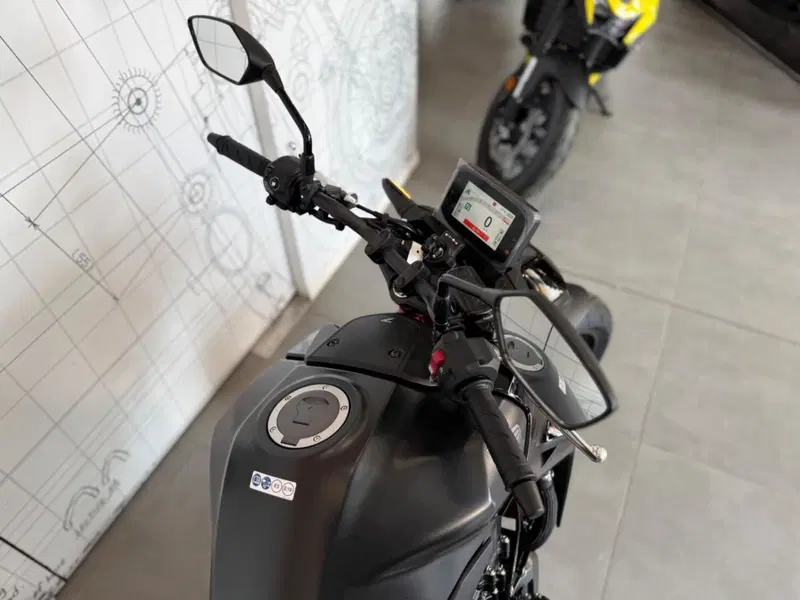 Honda CB 750 Hornet (2025) (8)